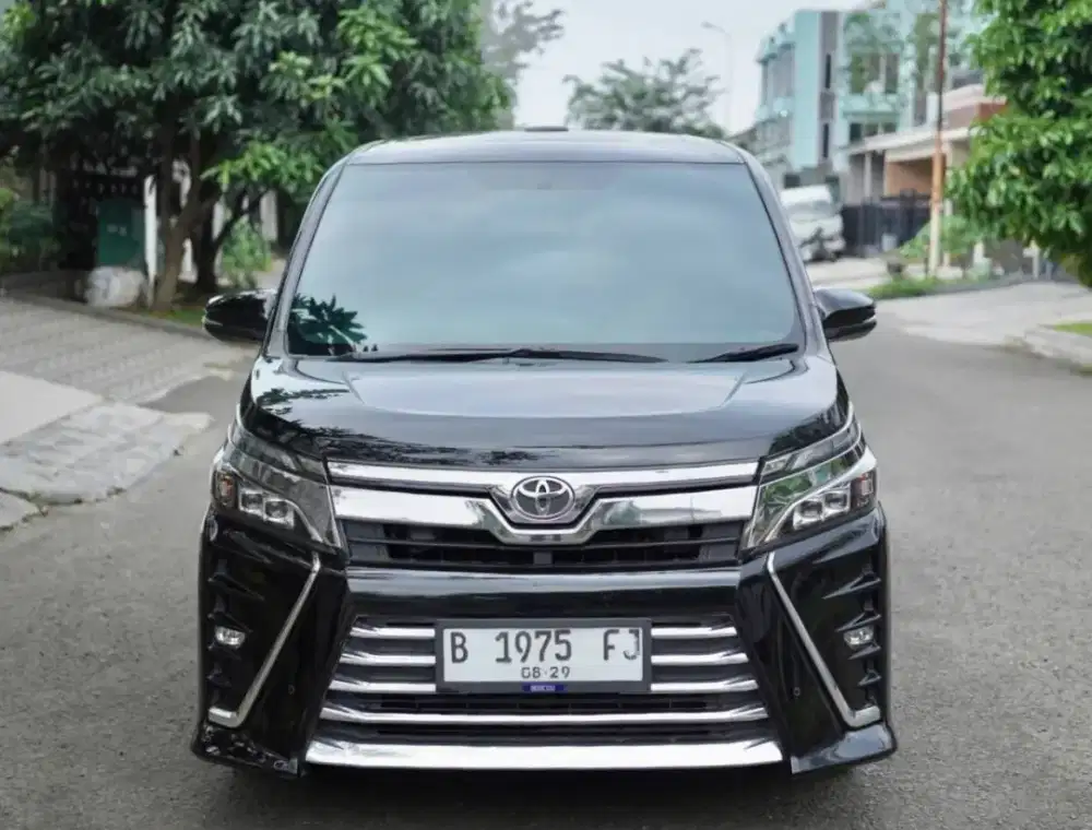 Toyota Voxy 2.0 2019