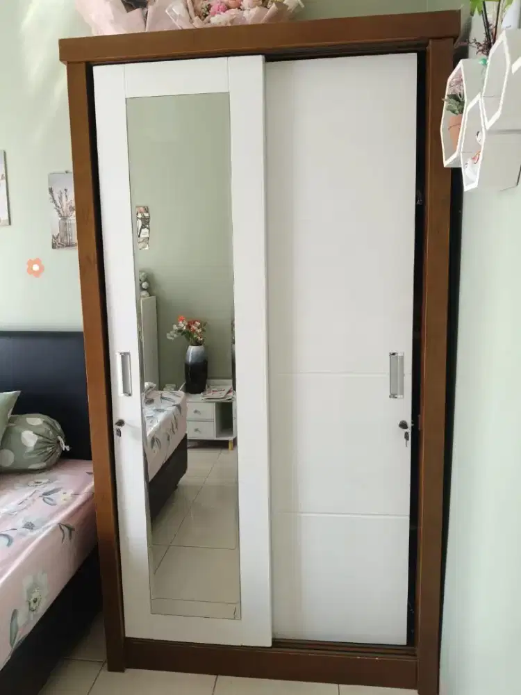 Lemari pakaian 2 pintu