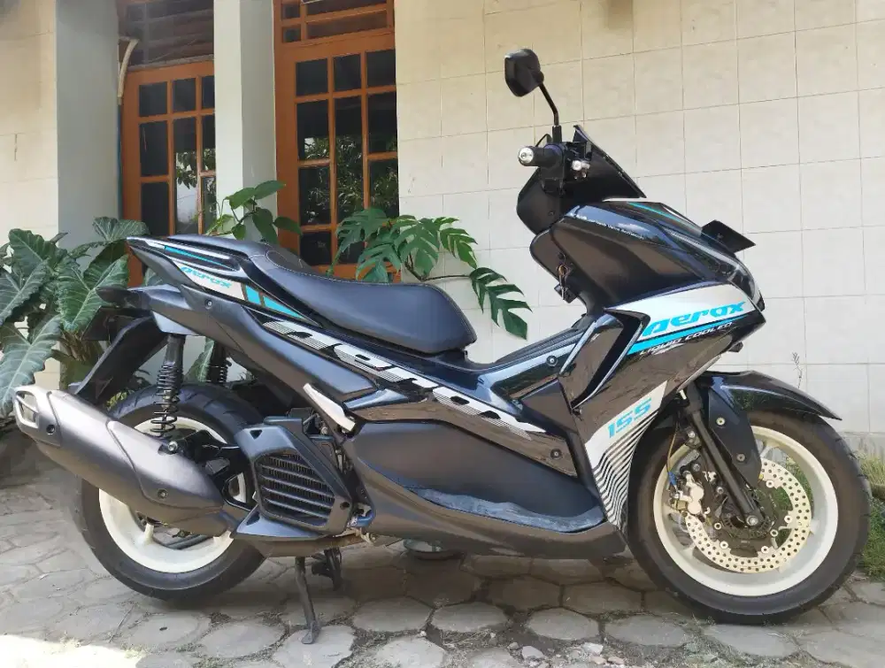 Yamaha Aerox Connected Hitam 2021
