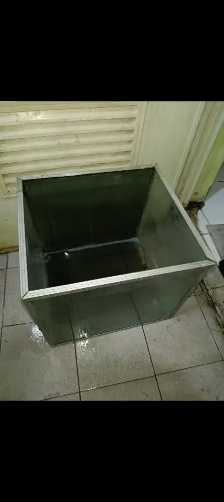 Dijual Aquarium UK 36x33x30 cm dan hiasan pasir kurang lebih 4 kiloan