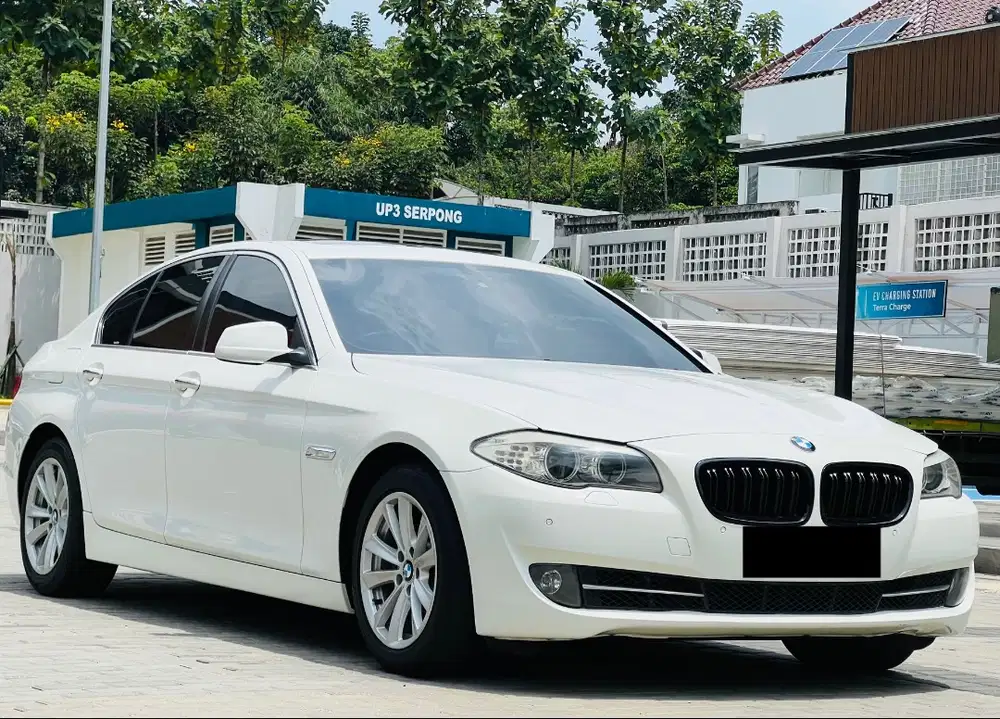 Dijual BMW 520 F10 Tahun 2013 servis record terawat siap pakai