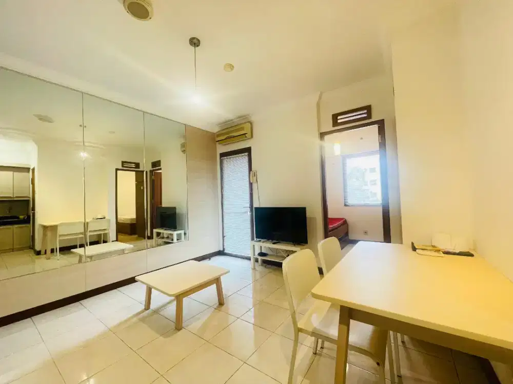 jual cepat termurah apartemen the majesty 2 BR jadi 1 BR furnished