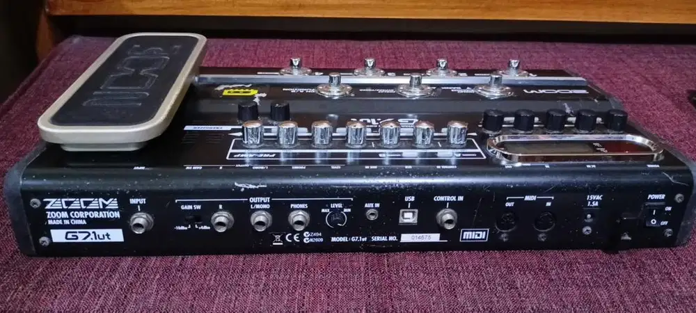 Effects Gitar Console Merk ZOOM Gt.1ut Second
