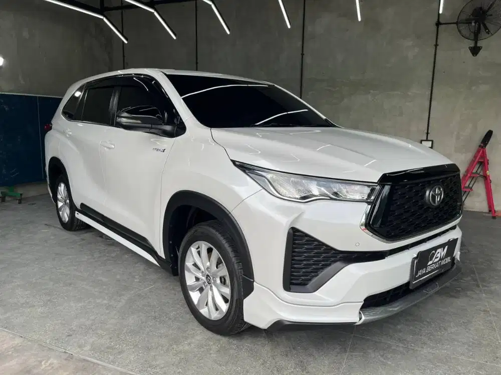 TOYOTA INNOVA ZENIX HYBRID 2.0 V AT 2024