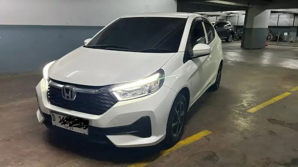 Honda Brio E Satya MT 2023 warna Putih Low KM