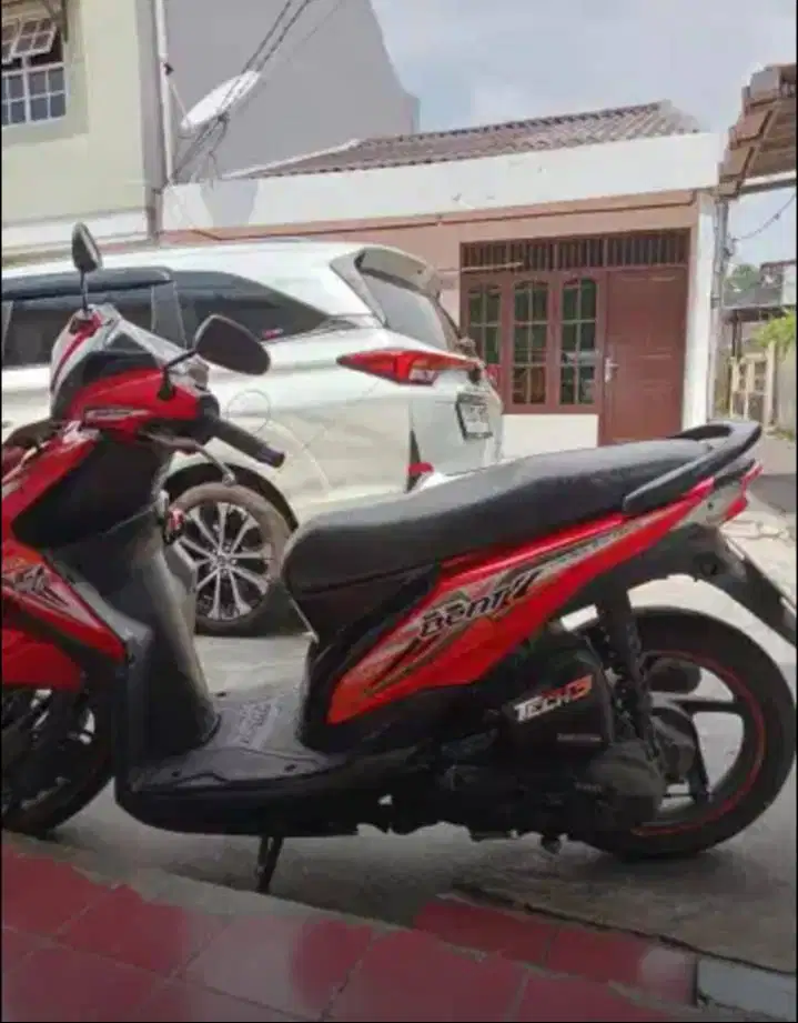 Dijual Honda Beat 2016 pemakaian cewek saya sendiri