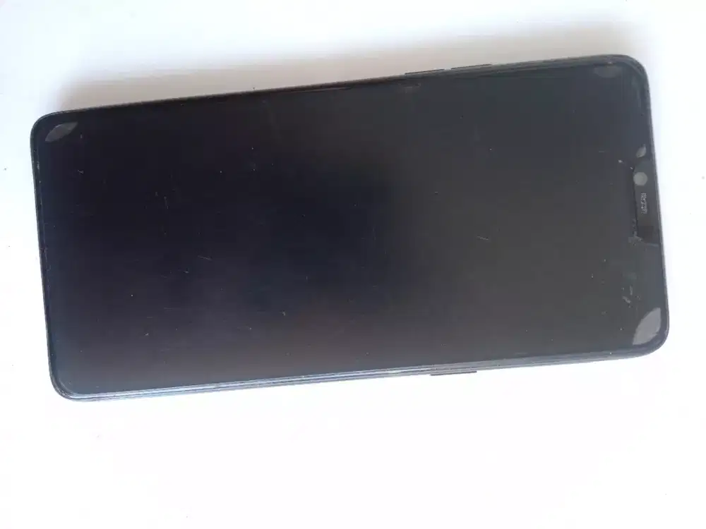 Oppo F7 batangan (keadaan mati)