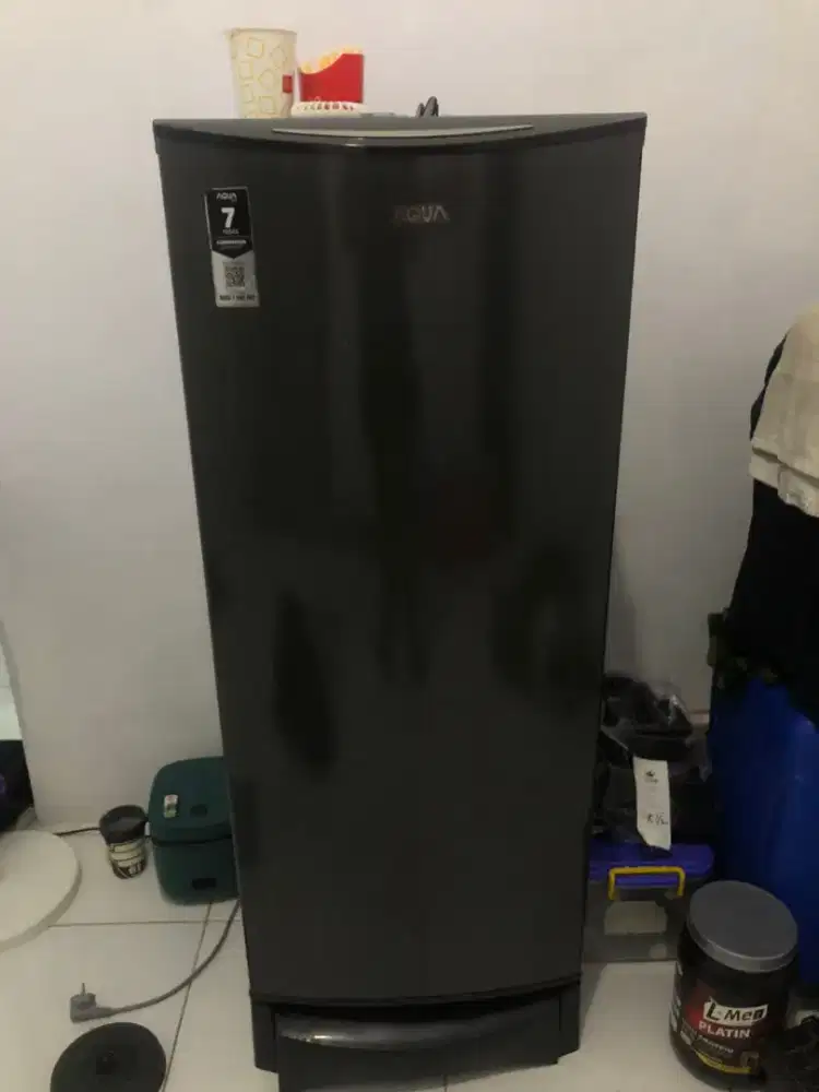kulkas Aqua masih bagus masih mulus
