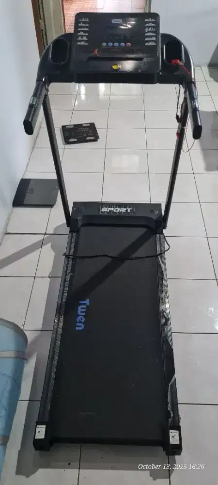 Treadmill merk TWEN bekas