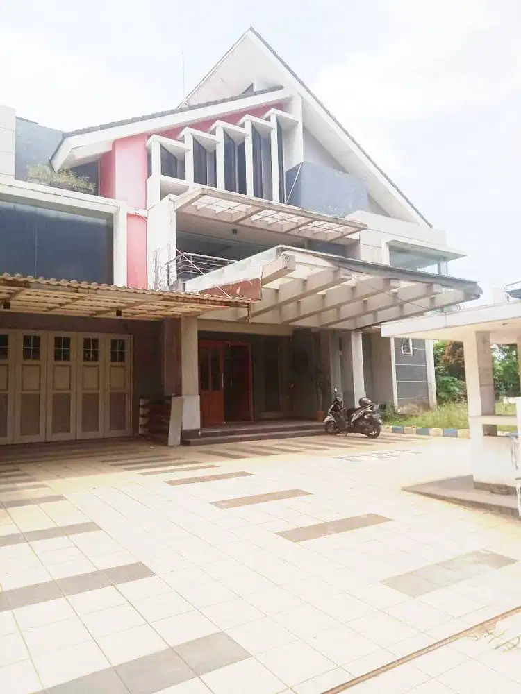 RUMAH MEGAH HOOK DI JLN BOULEVARD 4 MOBIL DI PERUMAHAN DELTASARI INDAH