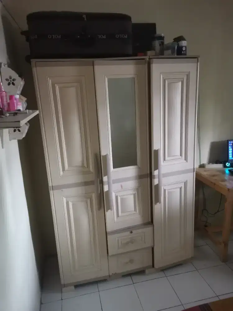 Lemari pakaian plastik 3 pintu