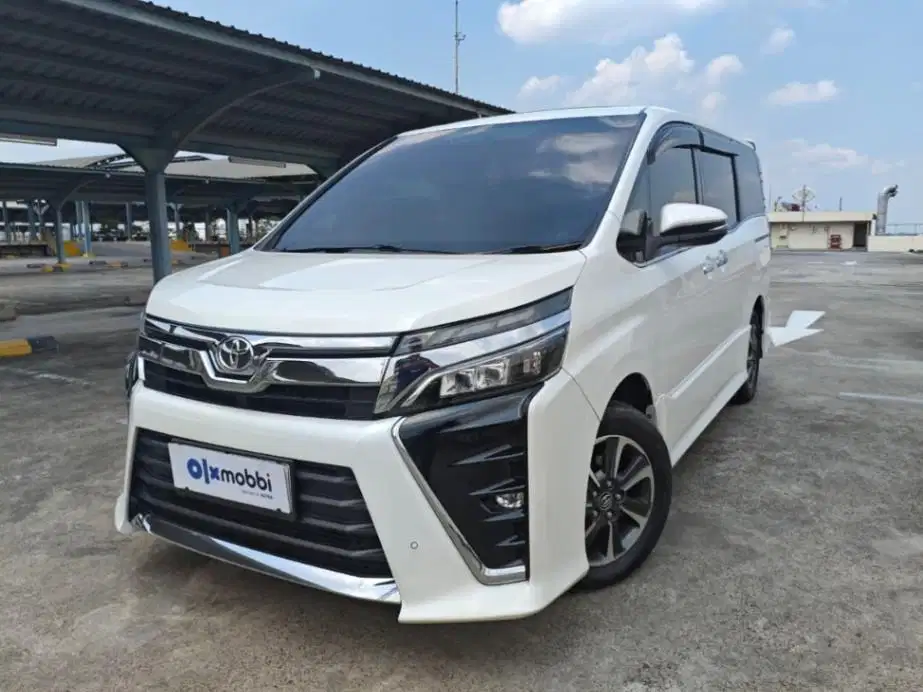 DP Rendah  14JT Toyota Voxy 2.0 Bensin-AT 2017 Putih