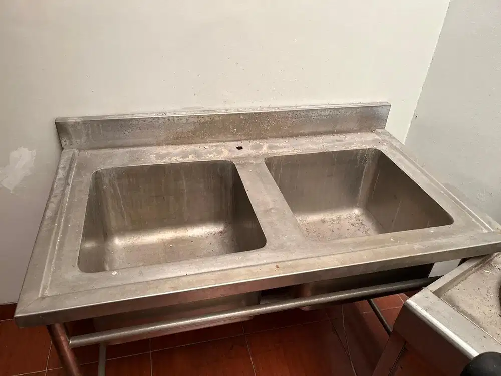 Meja cuci piring stainless