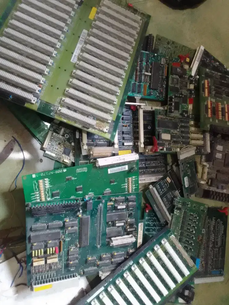Limbah elektronik super