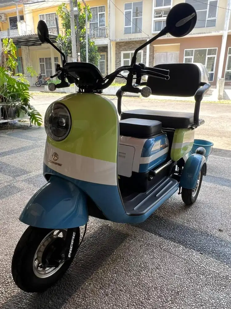 Motor listrik 3 roda pasific like new