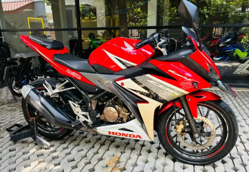 Honda CBR 150 R