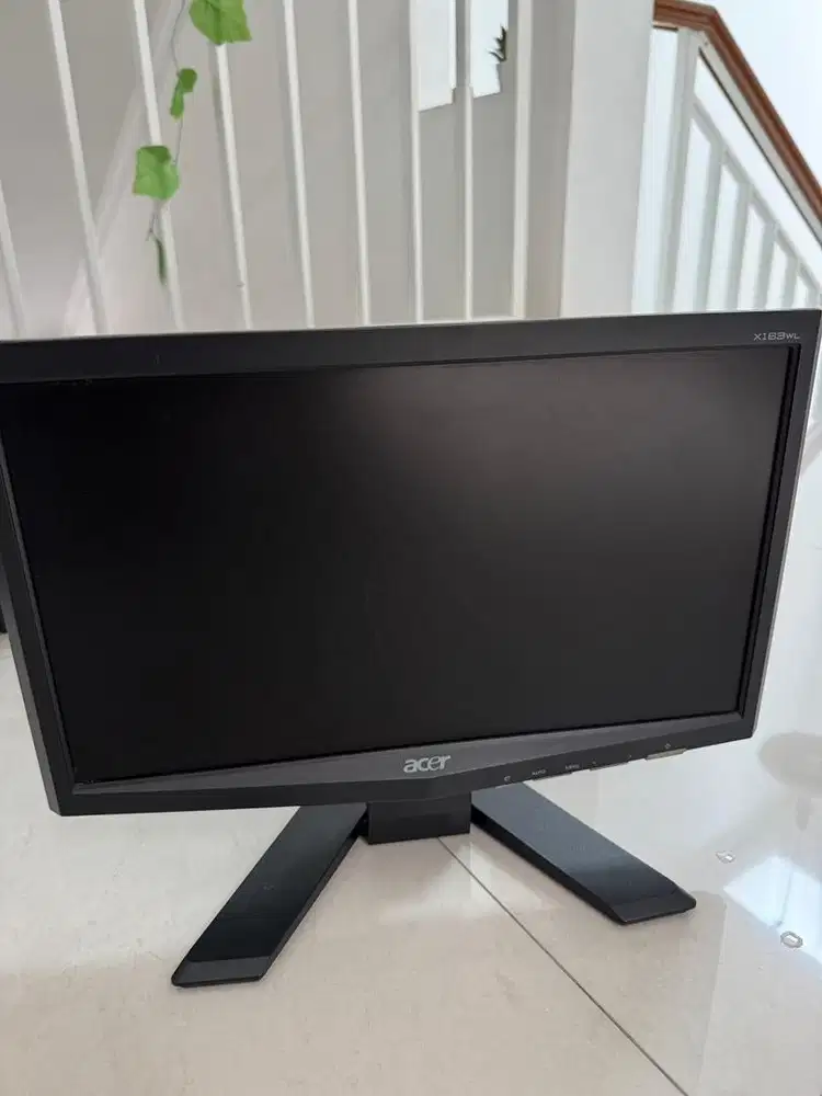 Dijual Monitor Acer X163WL – 15.6 inch LED, Mulus & Siap Pakai