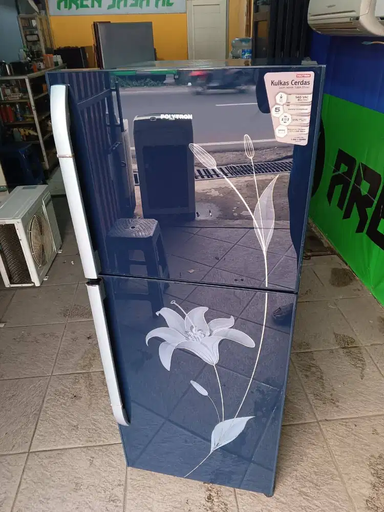 Kulkas 2 Pintu Polytron  – Dingin Parah! Kapasitas besar, listrik irit