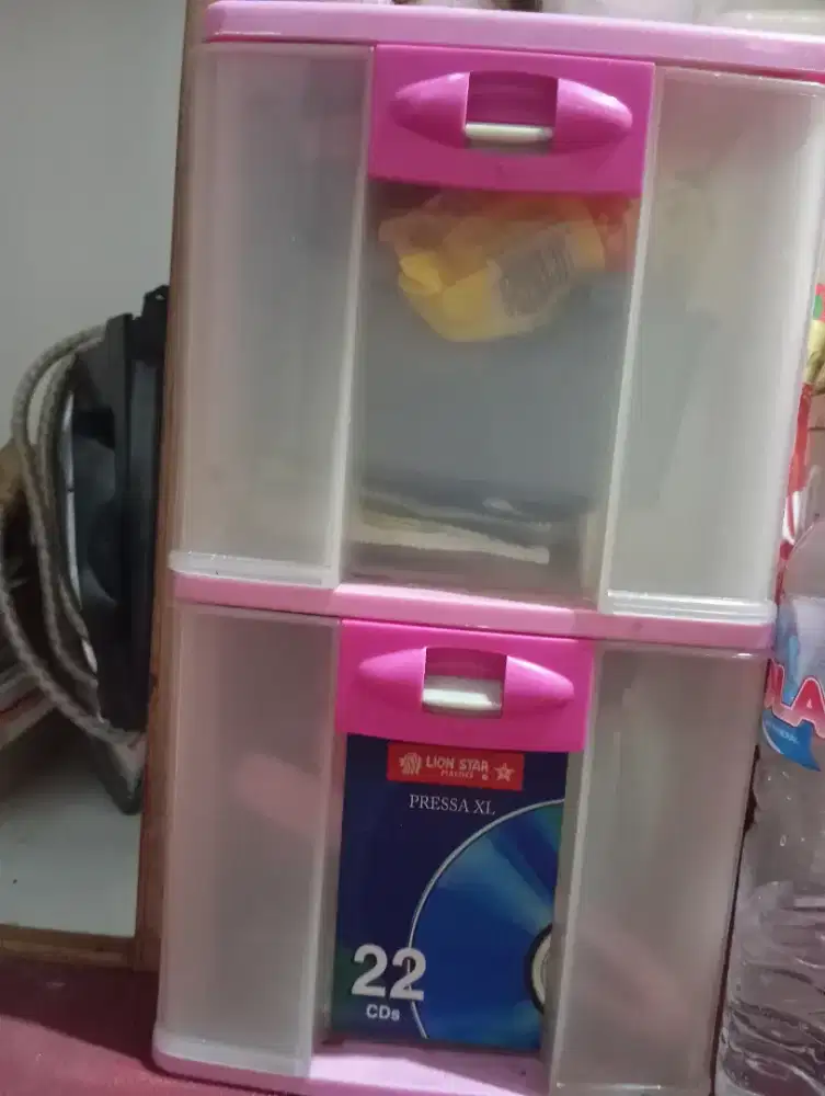 Lemari kecil atau laci yang mau gratis barter sama seblak aja