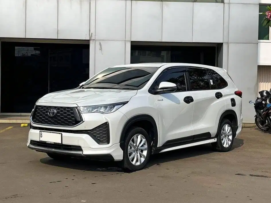 KM 7rb Toyota Innova Zenix 2.0 V HV Modelista 2025 CVT Putih Dp 35jt