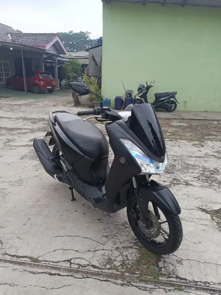 Yamaha lexy 2018 hitam kunci