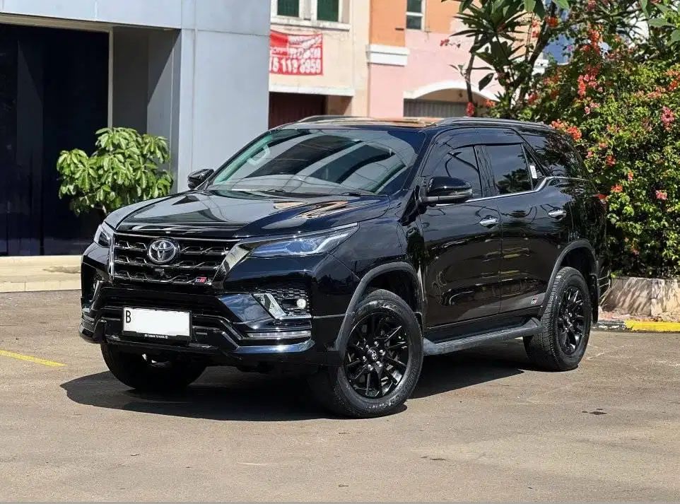 2022 Toyota Fortuner 2.8 GR Sport AT Diesel Hitam Service Record