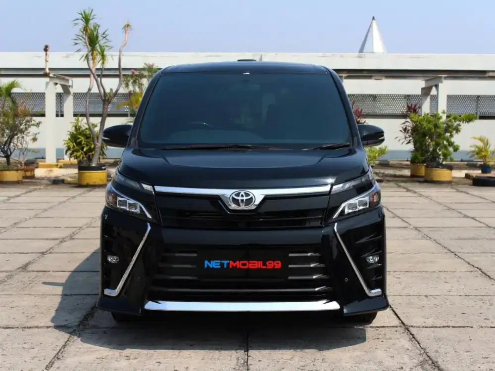 [12jt]Toyota Voxy 2018 KM low