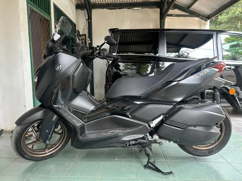 Xmax connected hitam 2023 mulus low KM