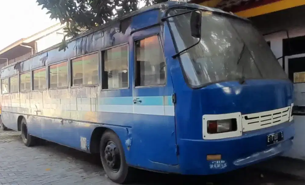BUS KARYAWAN FUSO