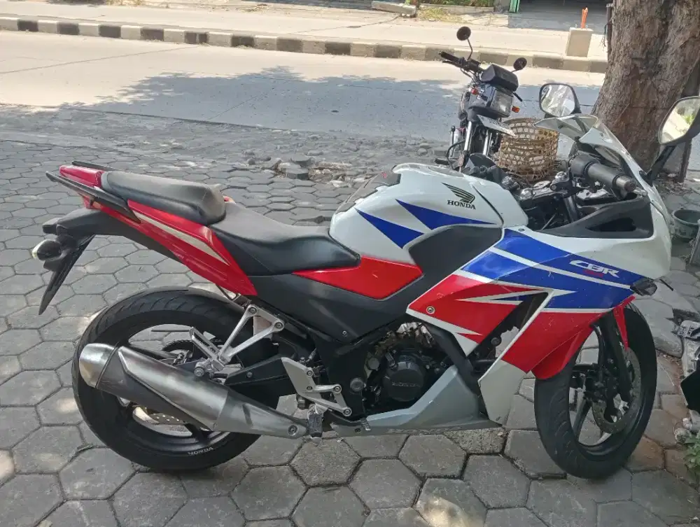 HONDA CBR 150 R 2016