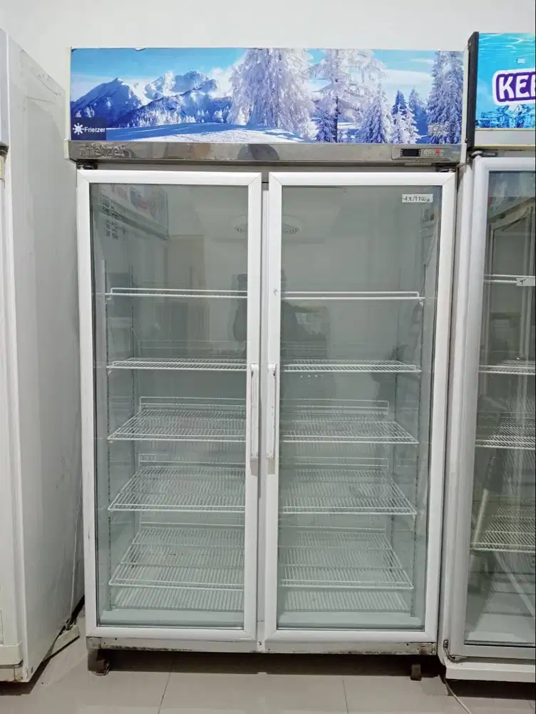 Showcase 2 pintu chiller pendingin minuman merk Fietser 1000L