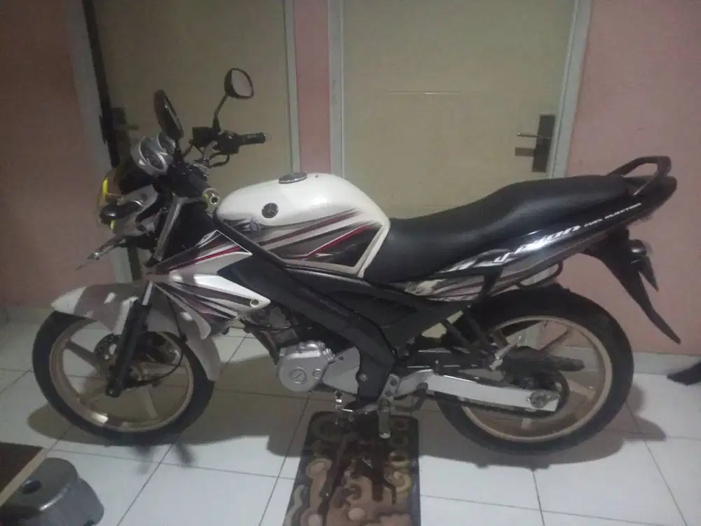 YAMAHA VIXION 2012 PUTIH LENGKAP STNK BPKB