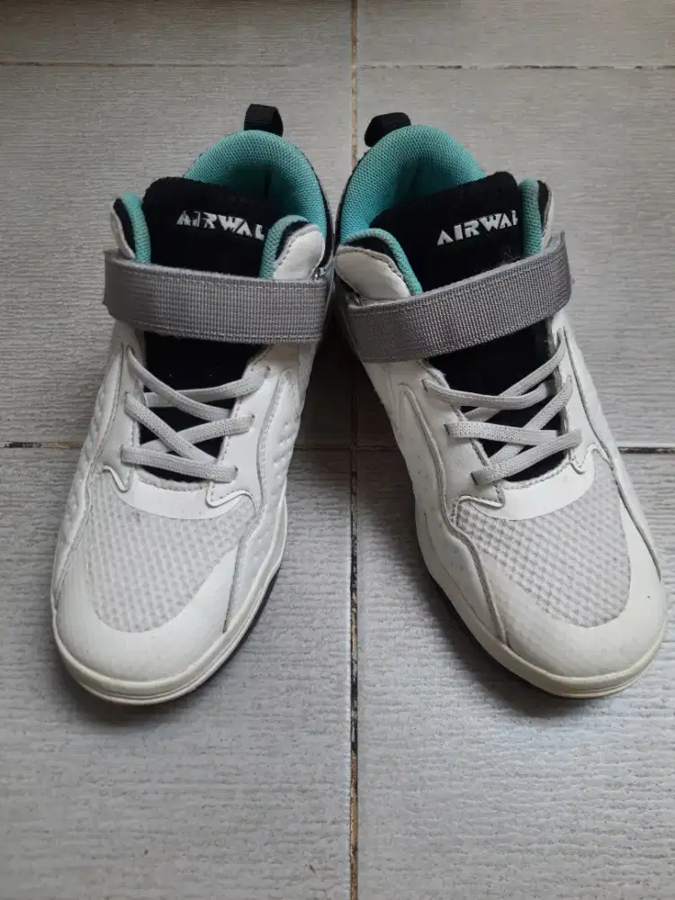 Sepatu anak airwalk size 35