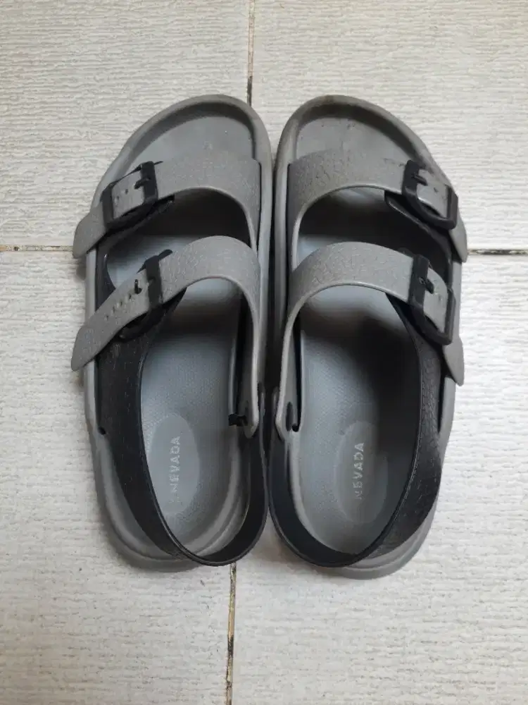 Sepatu sandal Nevada size 34