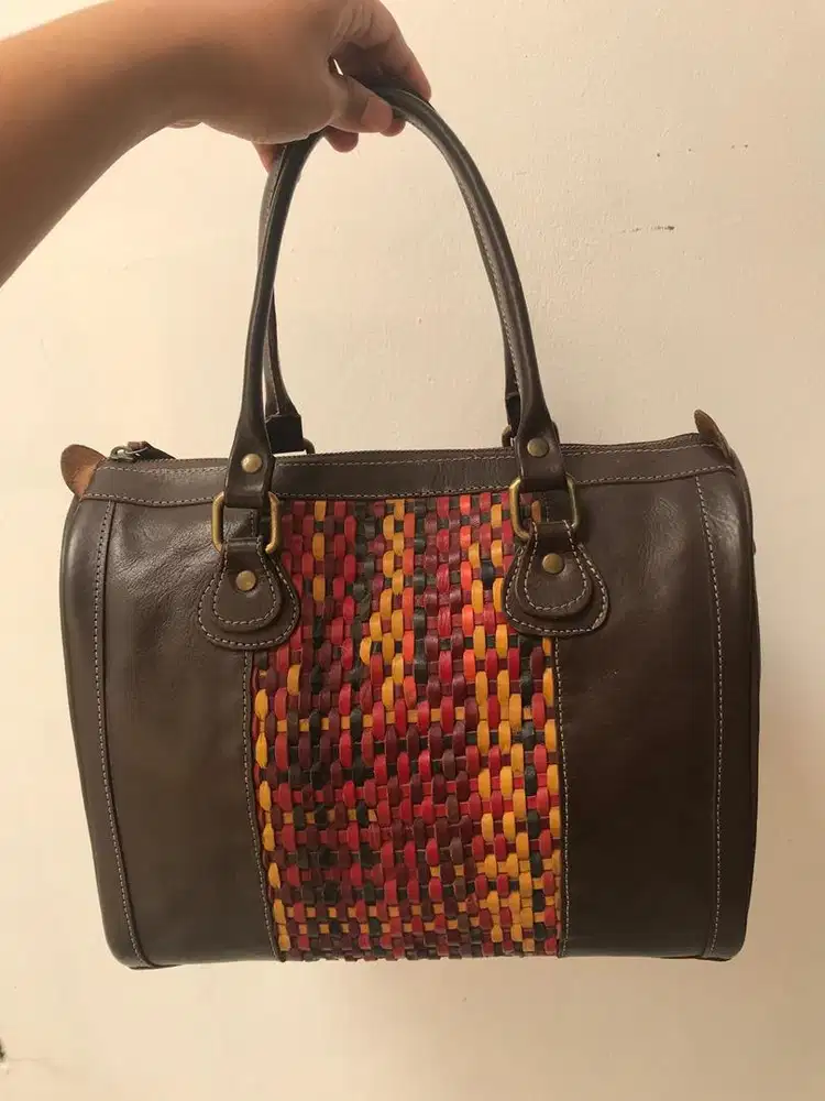 Tas antik motif anyam