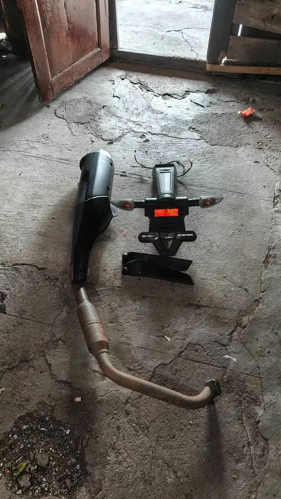 Jual selebor belakang ori copotan r15 v3 sama kenalpot ori