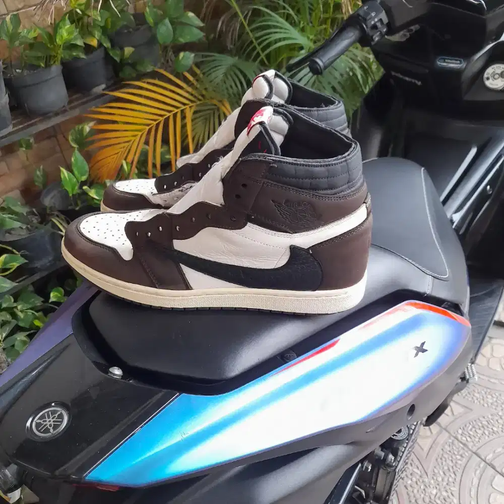 SZ 43 NIKE AIR JORDAN TRAVIS SCOTT