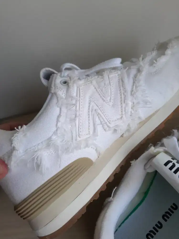 Sepatu sneakers putih kondisi 95%