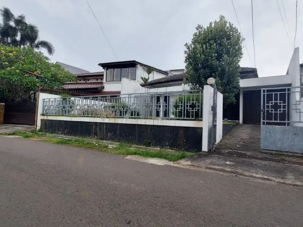 Rumah 1 Lantai, Halaman luas, lokasi strategis di Bintaro- Jaksel