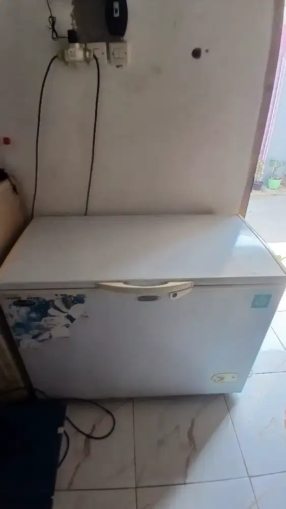 Freezer frigigate kapasitas 300 liter