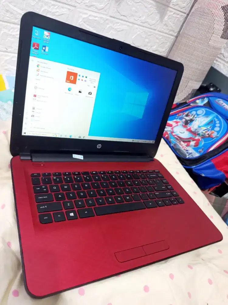 Laptop HP Ram 4gb/SSD  .WINDOWS 10 . Batre Awet