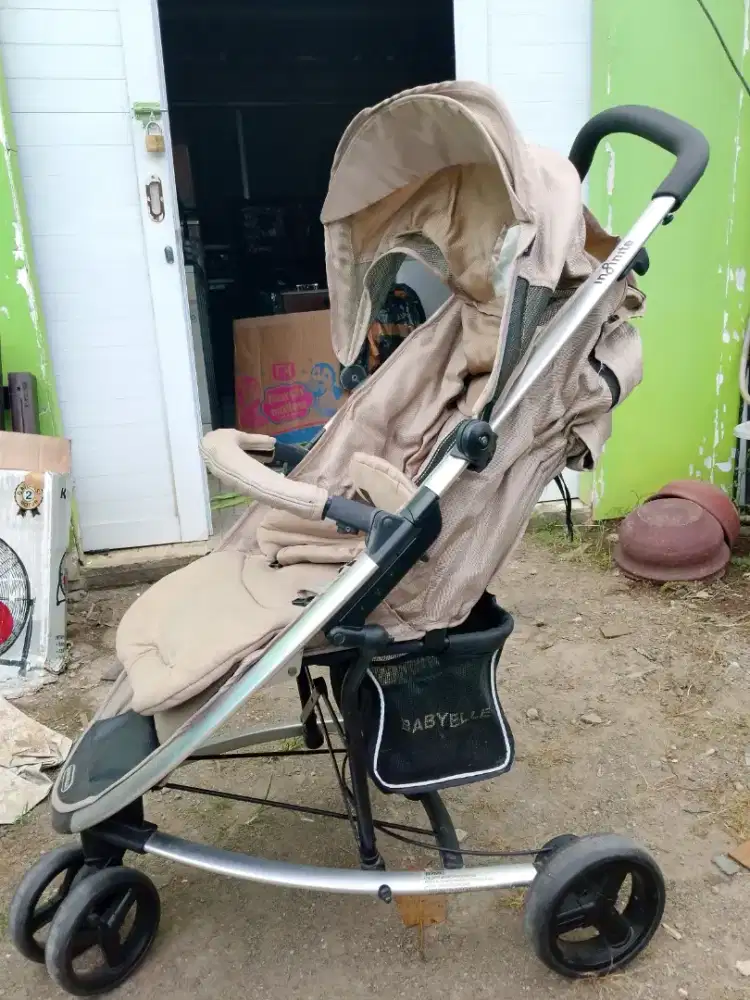 Di jual stroller murah merek babyelle bekas