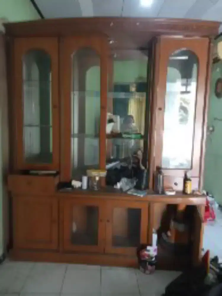 Lemari pajangan dan kitchen set