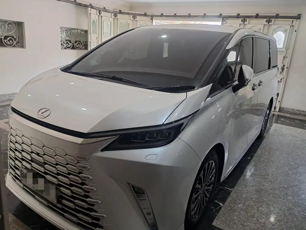 Lexus LM350 Hybrid Tahun 2024 Kondisi Istimewa Sperri Baru KM1300