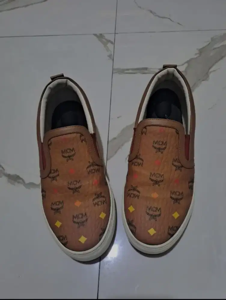 Sepatu wanita MCM