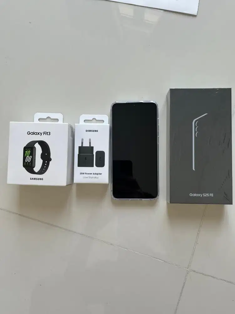 Samsung Galaxy S25 FE 8/256 + Watch Fit 3 + Charger 25W