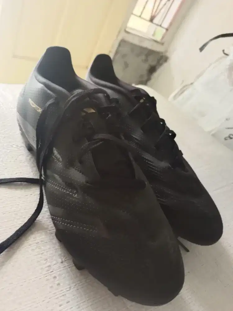 Thrift Sepatu bola Adidas Predator