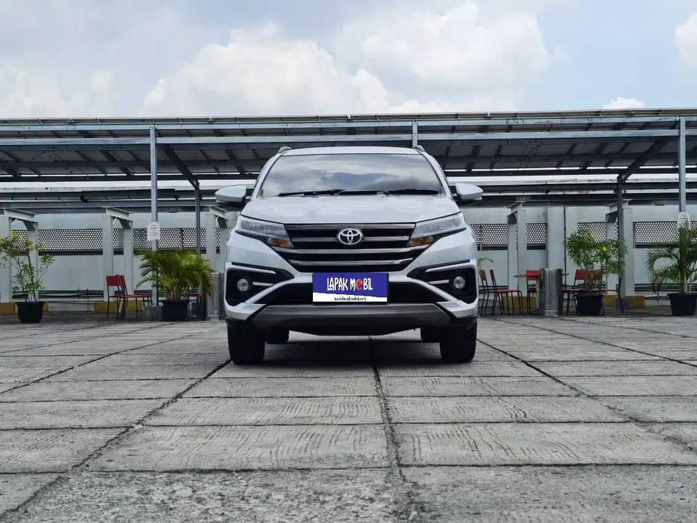 Good Condition !!! Toyota Rush 1.5 GR Sport AT 2021 Silver KM 18RB