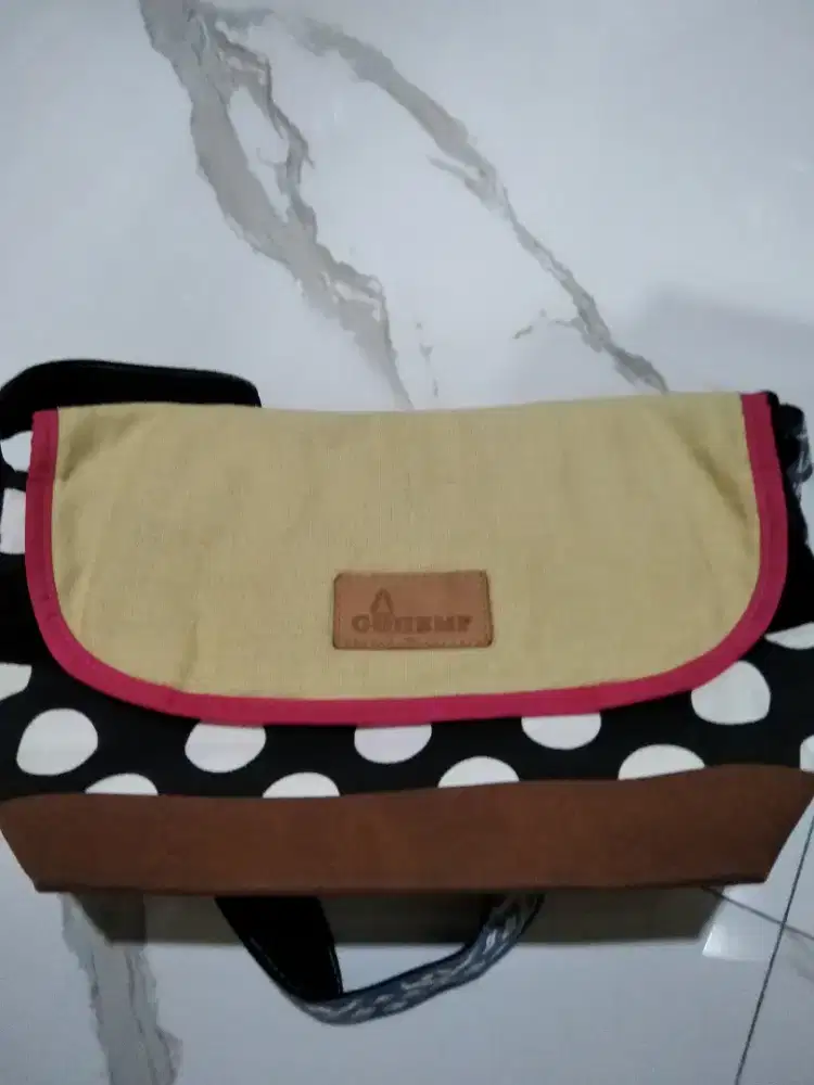 Tas sandang wanita