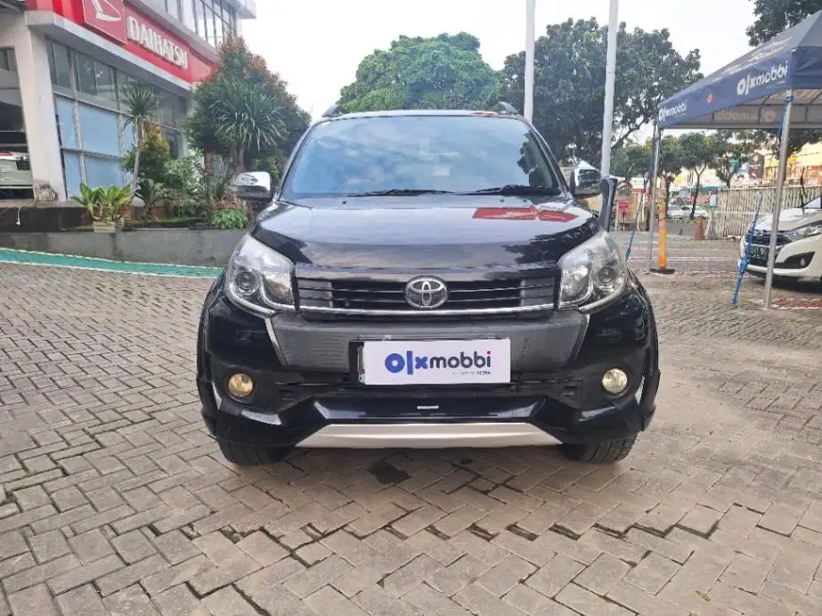 LOW DP Toyota Rush 1.5 TRD Sportivo Bensin-MT 2017 BZC